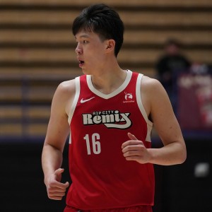 博鱼APP-正负值全场最低！杨瀚森13投13分外加7板2助1断3帽 有5失误5犯规